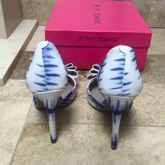 BESTSEY JOHNSON RIBBON HEELS - Picture 2 of 5